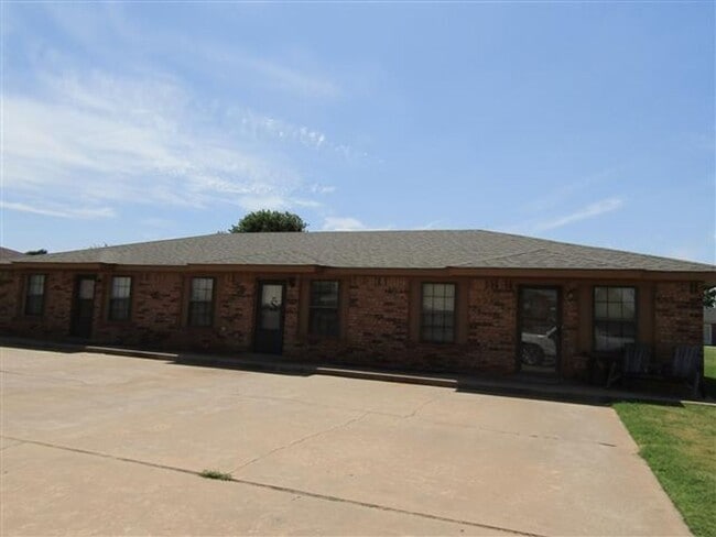 Primary Photo - Great location close to parks.