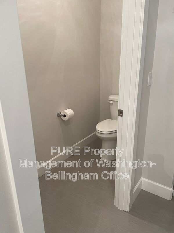 Building Photo - 1365 Wds Pt Lp