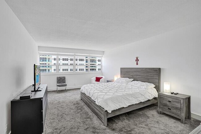 Building Photo - 3430 Galt Ocean Dr