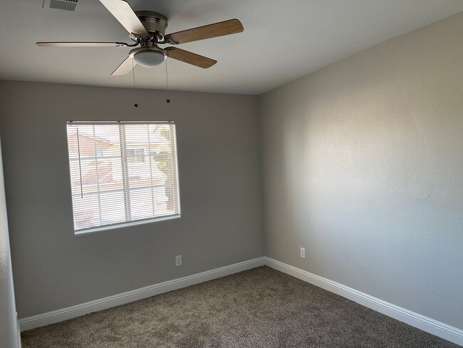 Building Photo - Spacious 2-Story Townhome in Gated Communi...