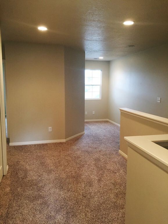 Building Photo - Pet friendly 3 bed/2.5 bath for Rent in Bl...