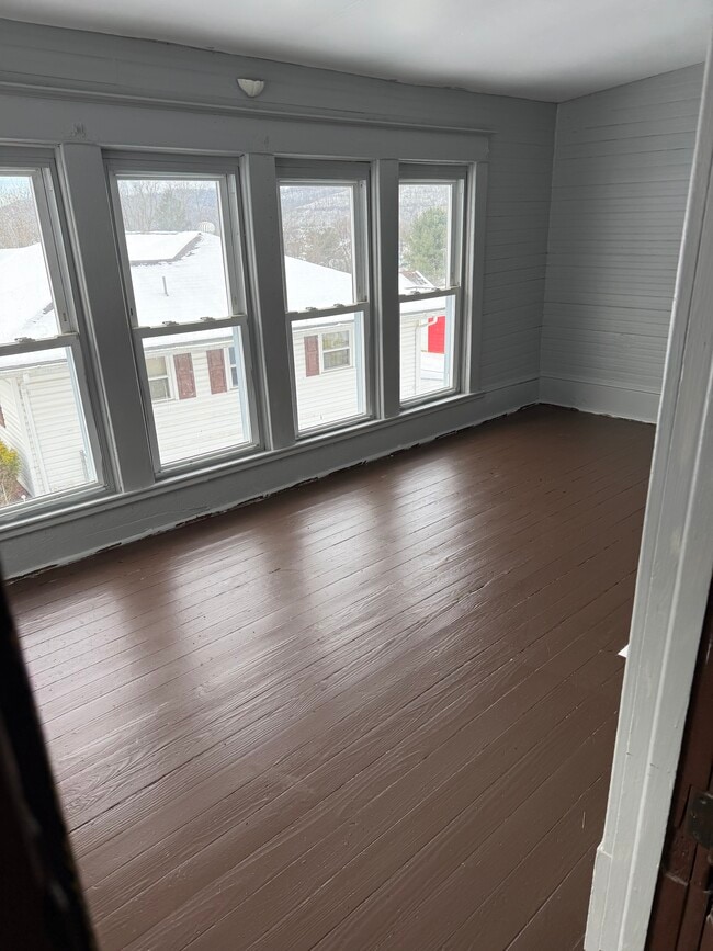 Building Photo - 713 N 8th Ave