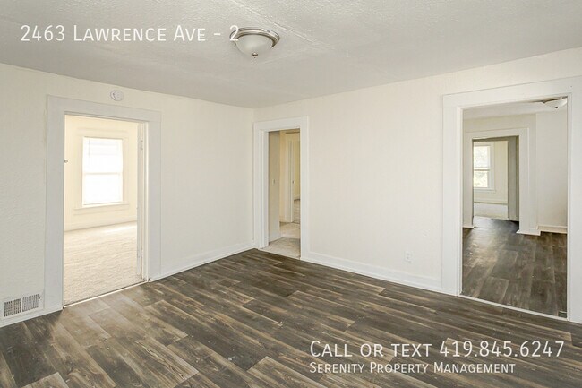 Building Photo - 2463 Lawrence Ave