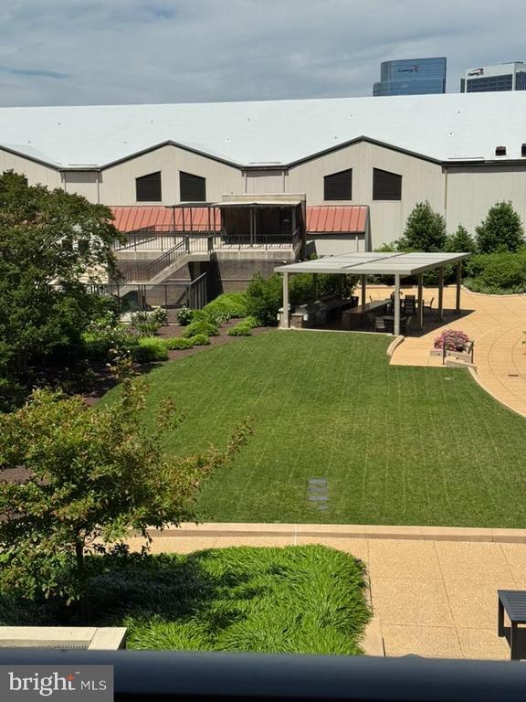 Building Photo - 1800 Old Meadow Rd