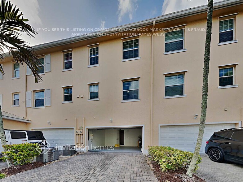 Building Photo - 1529 Cades Bay Ave