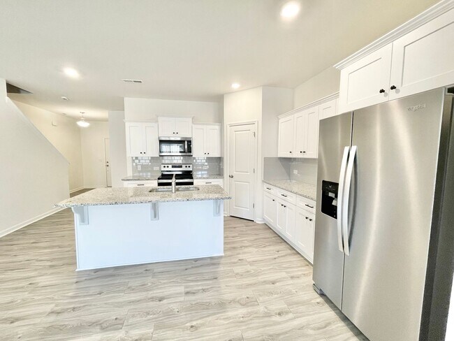 Building Photo - BEAUTIFUL 3 Bedroom Townhome minutes from I-85 -Concord Lakes AVAILABLE MARCH