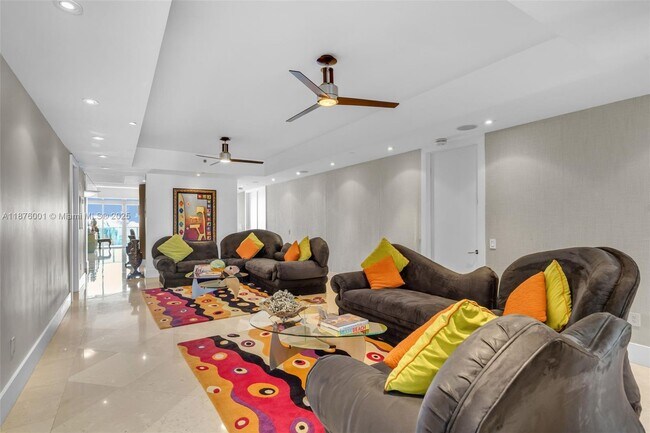 Building Photo - 5959 Collins Ave