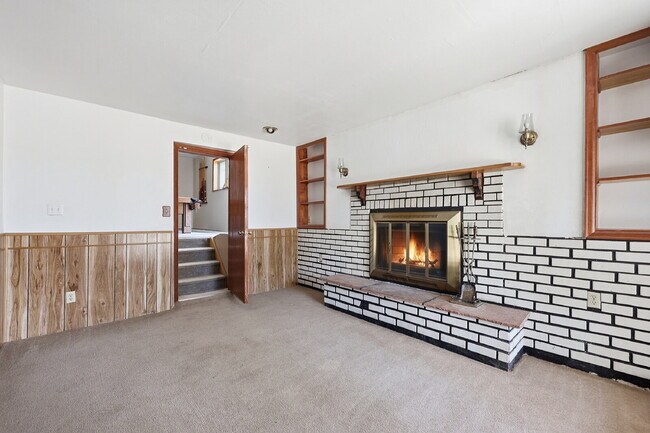 Building Photo - $2,145.95 with $300 off the first month's rent, 4 Beds - 2 Bath, Single Family Home in Colorado S...