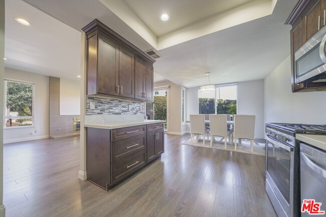 Building Photo - 2040 Woodbriar Ct