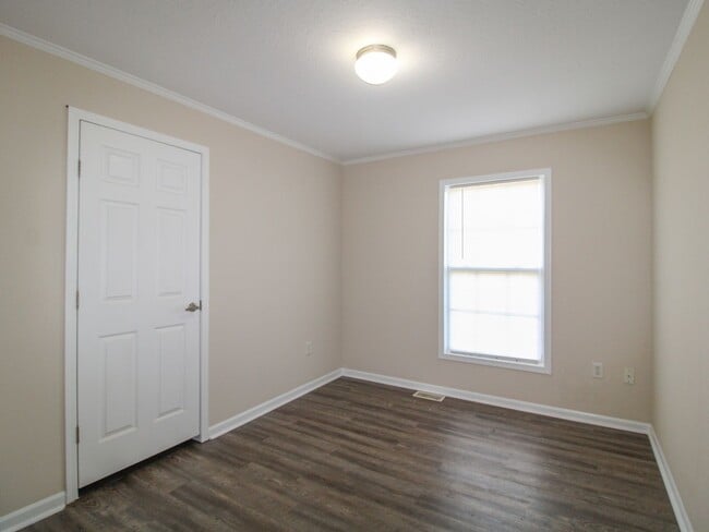 Building Photo - 124 Meadows Ln