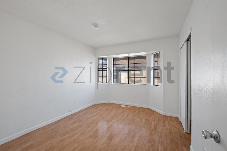 Building Photo - 417 1st St