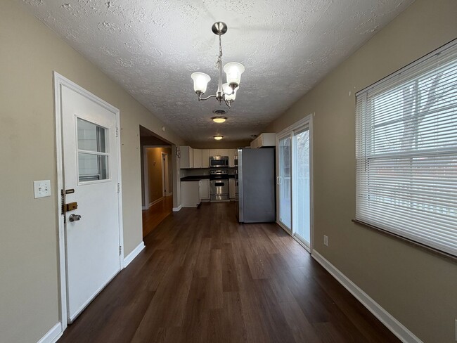 Building Photo - Nice 3 bedroom/1.5 bath home for rent in E. Morristown, Tennessee