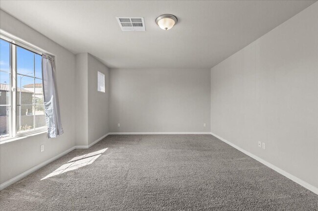 Building Photo - Spacious, Luxurious 5-Bedroom Oasis with B...