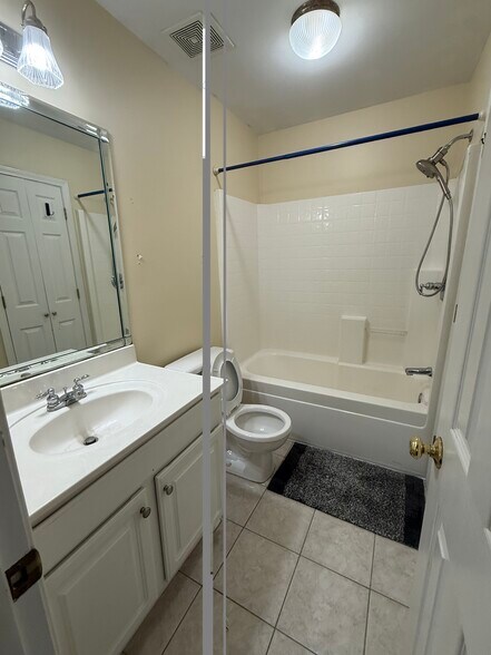 Building Photo - 2722 Wellington Dr