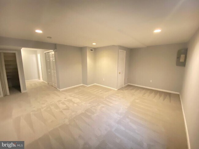 Building Photo - 9244 Sprucewood Rd