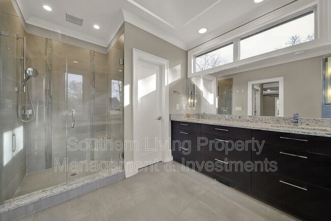 Building Photo - 2011 Sharon Ave