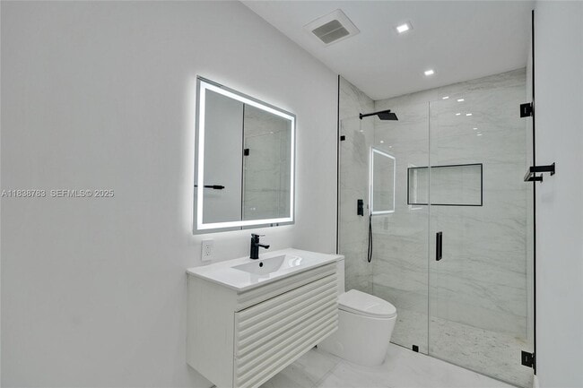 Building Photo - 1840 NE 199th St