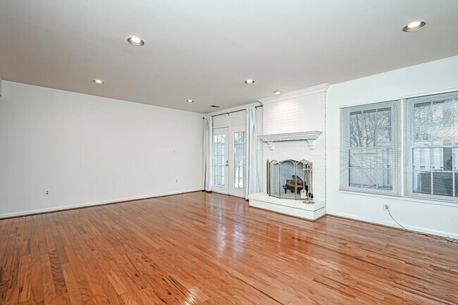 Building Photo - 2143 Wolftrap Ct