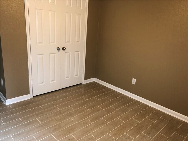 Building Photo - 19615 Hollington Dr