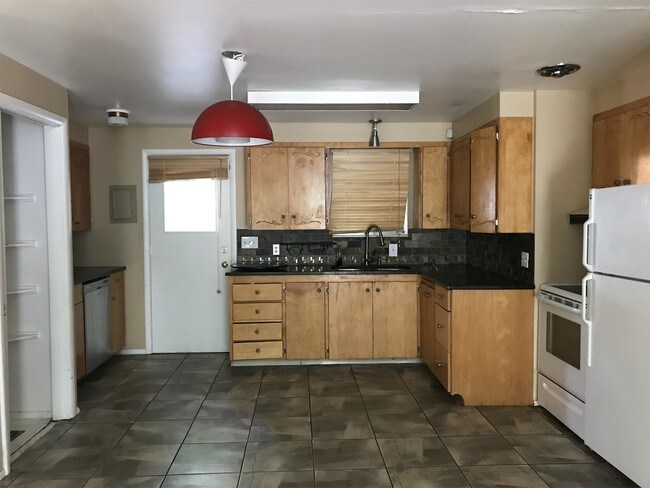 Building Photo - 1225 Zenith Ave