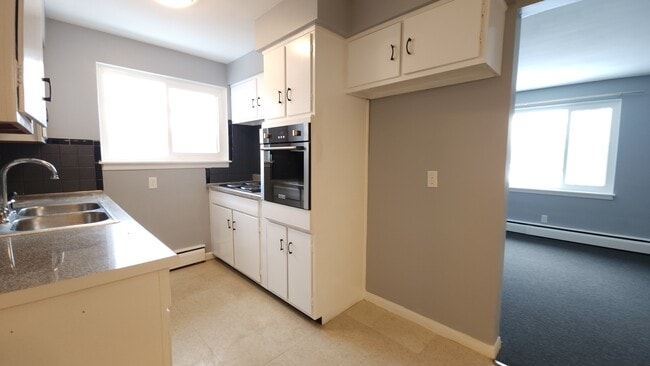 Kitchen - 76 Mallory Rd