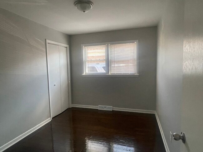 Building Photo - 15533 6th Ave