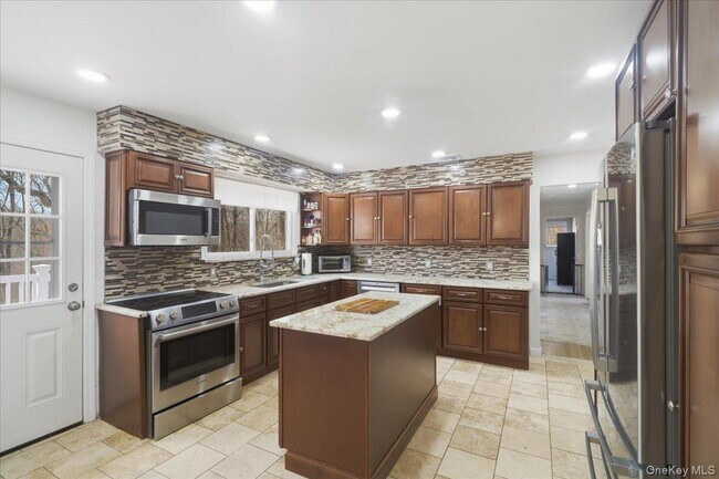 Building Photo - 263 Oyster Bay Road