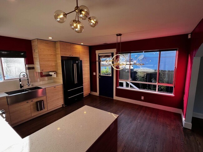 Building Photo - 1157 Manzanita Dr