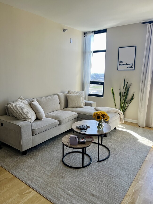 Building Photo - 1255 S State St