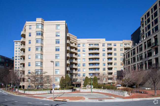 Building Photo - Crescent Plaza Condominium