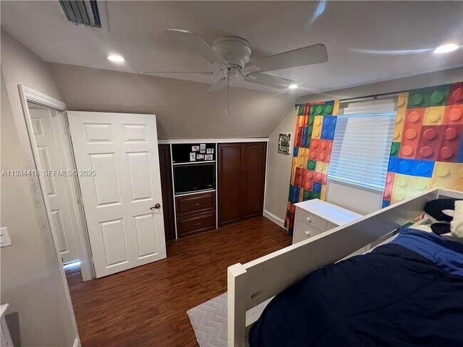 Building Photo - 5068 Beechwood Rd