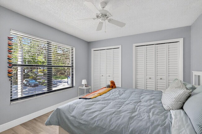 Building Photo - 5230 SE Seascape Way