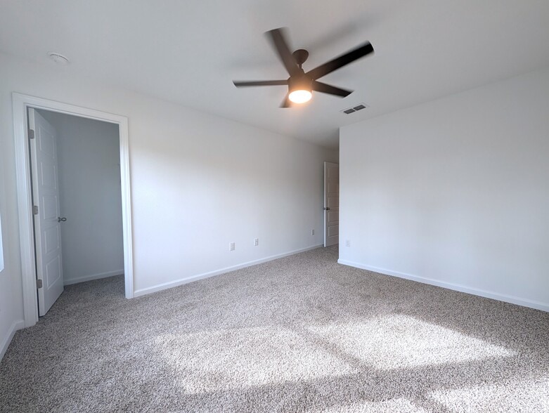 Building Photo - 5916 Ortega Lake Dr