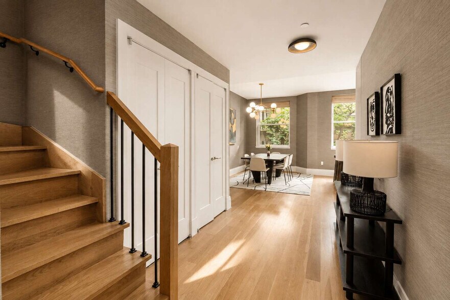 Building Photo - 272 W 86th St