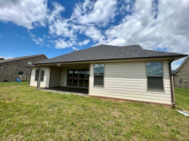 Building Photo - Beautiful 4 Bed/ 3.5 Bath Home in Newly Built Rivers Edge!