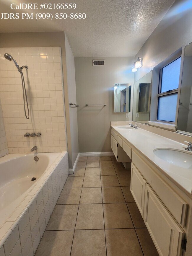 Building Photo - Price Lowered! West Covina 3 Bedroom Condo