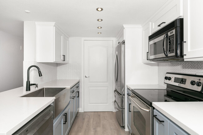 Building Photo - 12043 Alta Carmel Ct