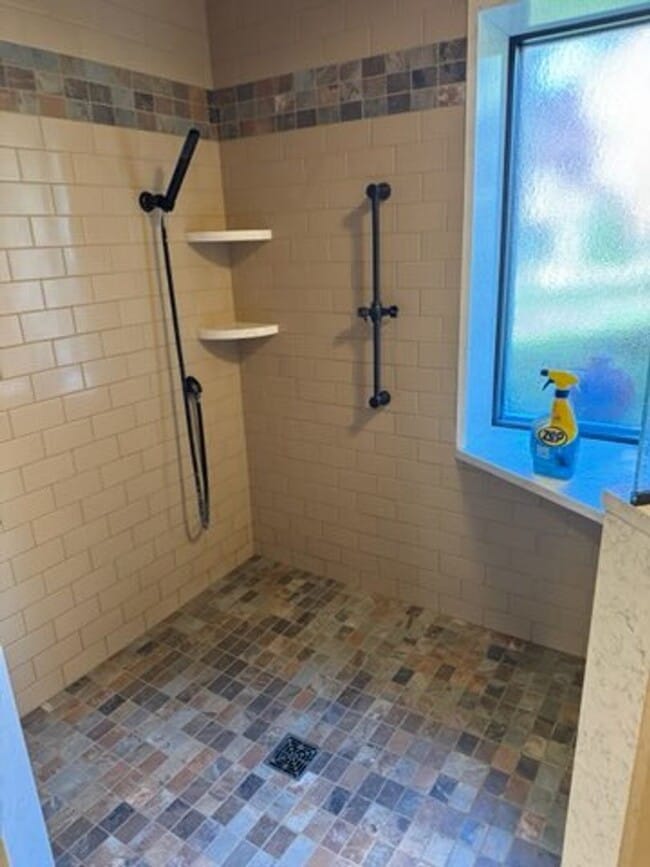 Building Photo - Rare find in great school district