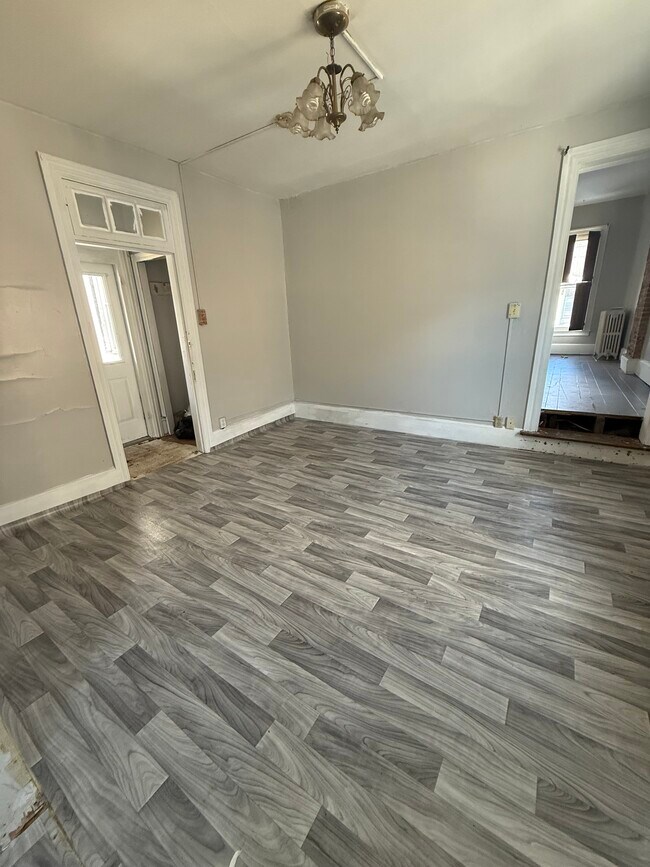 Building Photo - 1218 Logan Ave