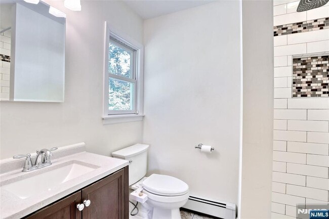 Building Photo - 43 Forest Dr
