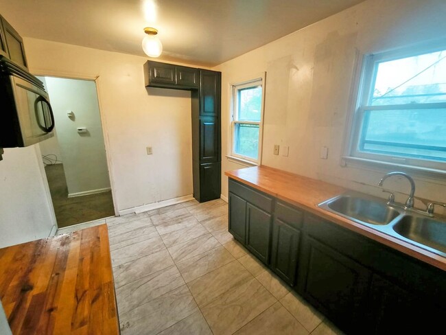 Building Photo - Convenient Showings — No Appointment Needed!