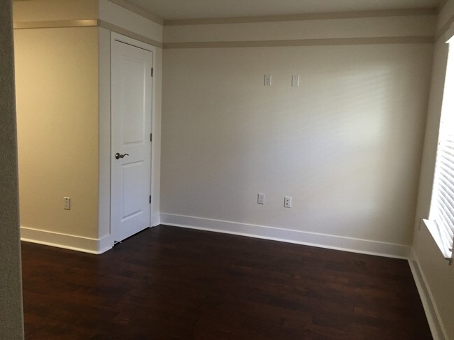 Living/Dining - 1321 G St