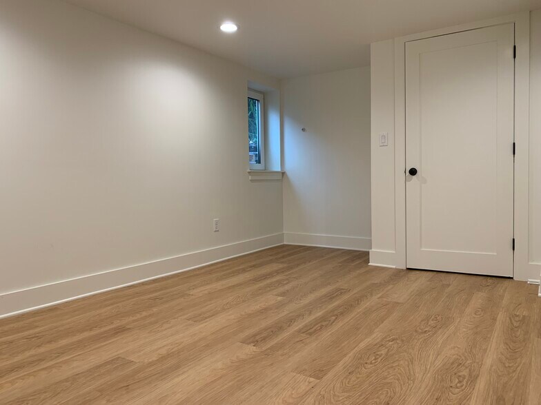 Lower Level Bedroom. - 1023 SE Bidwell St