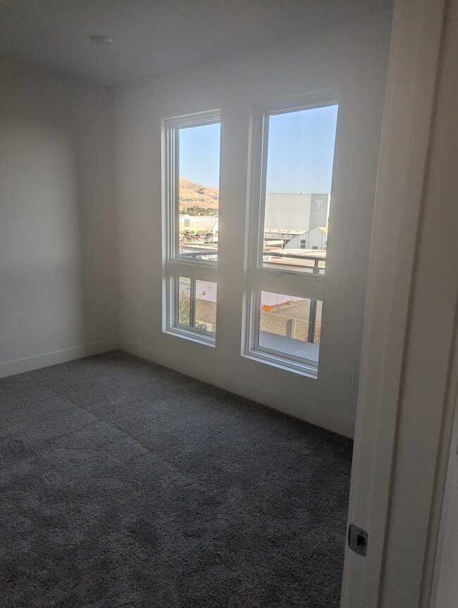 Building Photo - 3698 Vision Cmn