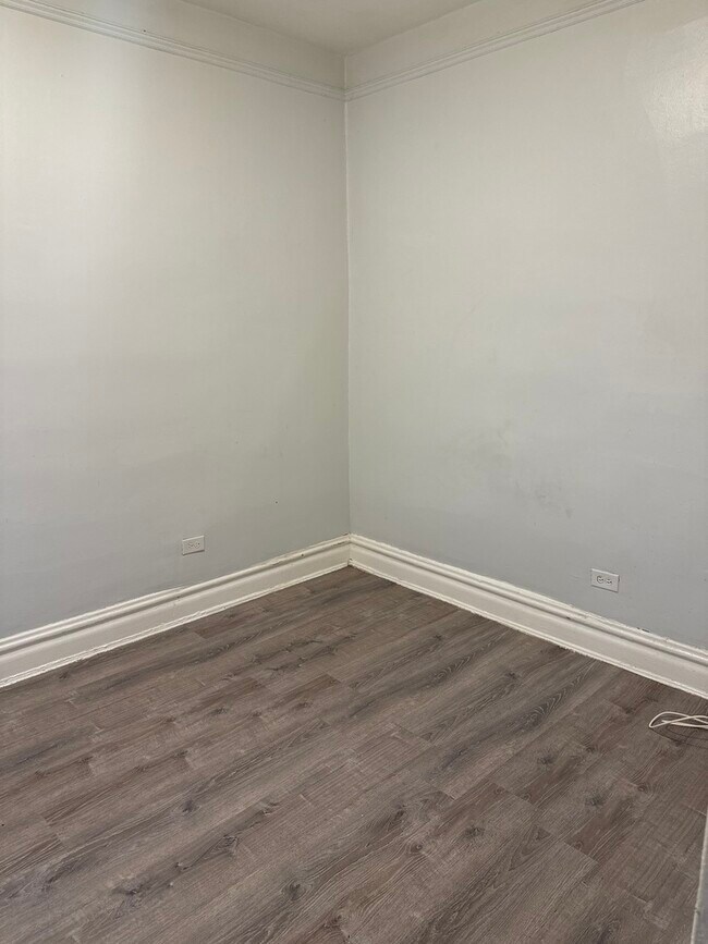 Building Photo - 6344 S Eberhart Ave