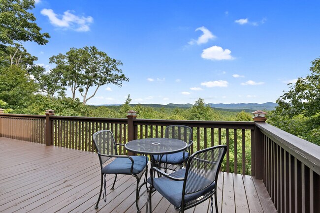 Building Photo - 202 Oak Ledge Rd