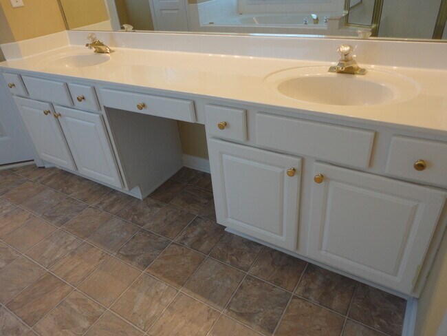 Building Photo - 697 Mountain Oaks Parkway