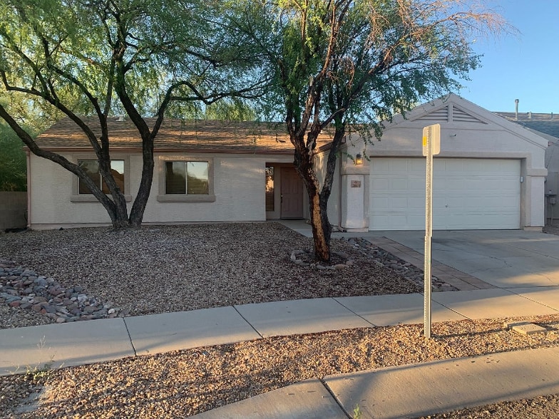 Primary Photo - 2868 S Beck Dr