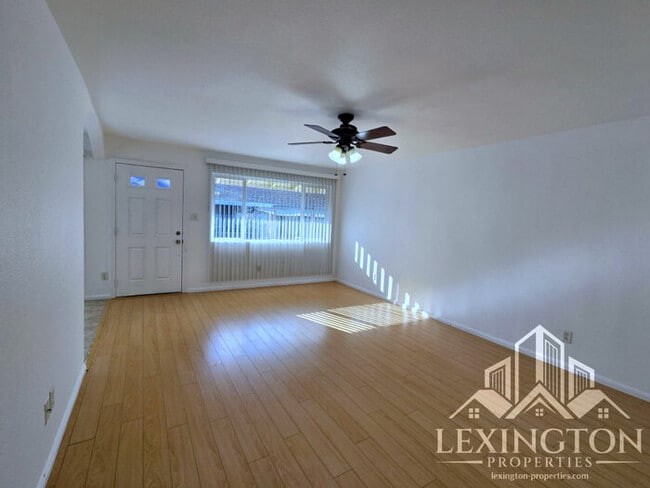 Building Photo - Fantastic, 2BD/1BA, Condo Home in The Villaggio near Madison Ave.!