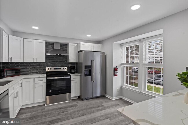 Building Photo - 70 Dorchester Cir